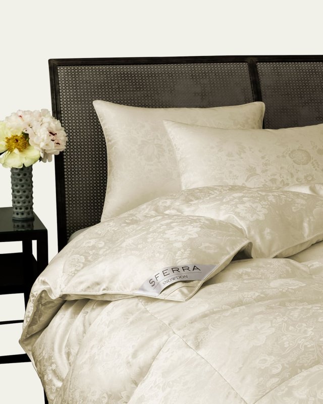 900-Fill European Down Medium Standard Pillow